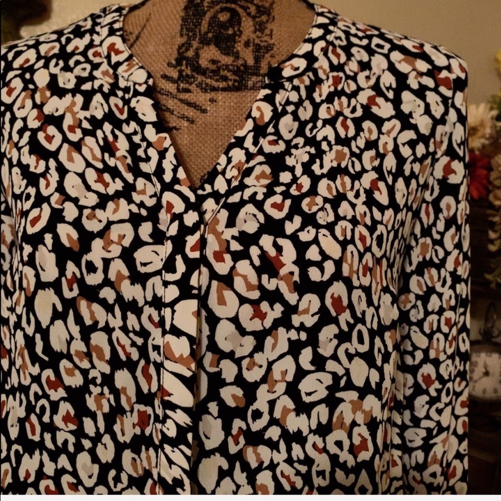 ❌SOLD❌Long - fashioned sleeve blouse, you'll 😍